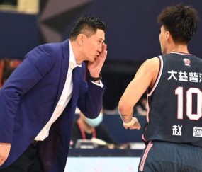 开云官方-残阵北控重创卫冕冠军 广东冲四只剩下理论性可能